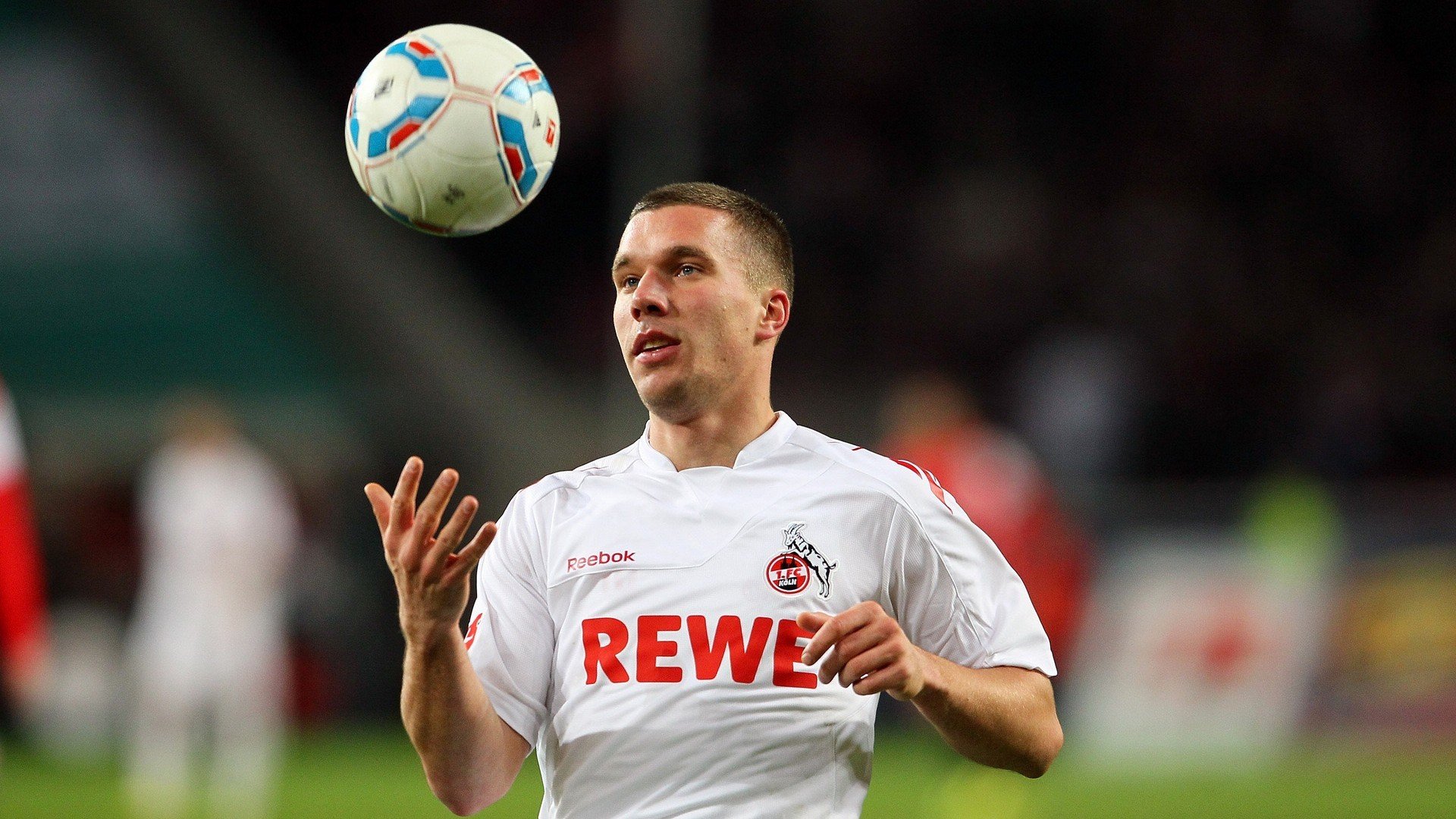 国足边锋突破对抗成功率比较，中超边锋